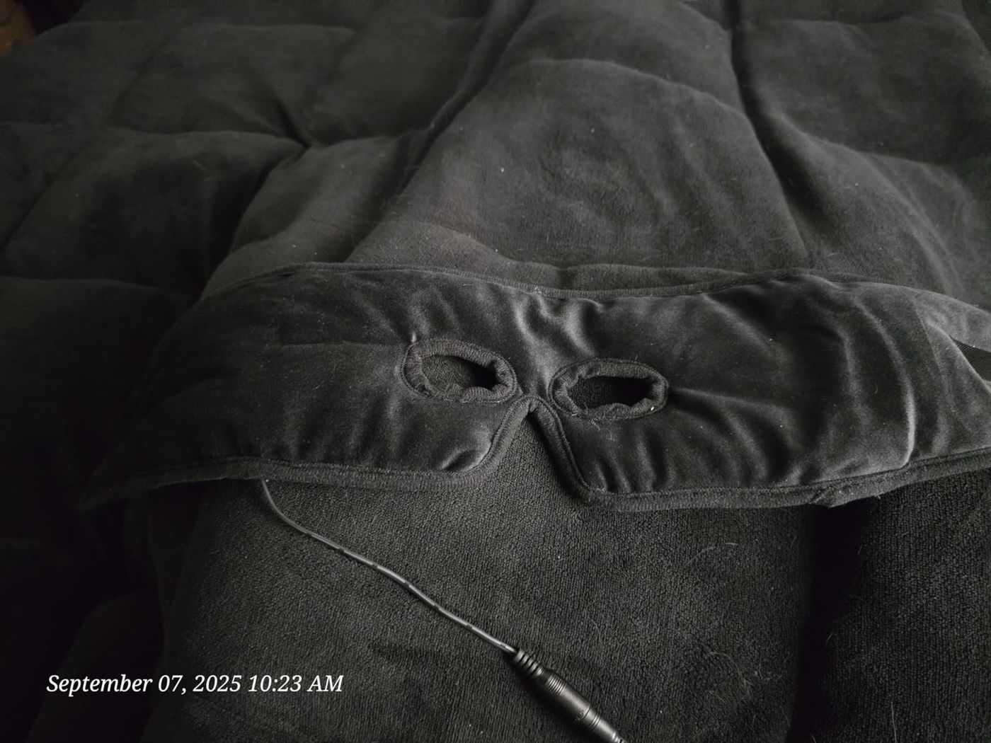 Customer photo: the sinus mask on the bed